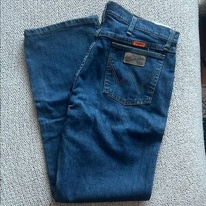Work wear Wrangler Flame resistant Men’s Dark Blue Bootcut work Jeans. 34x32.